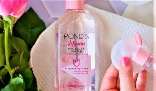 Ảnh của Nước Tẩy Trang Pond's Vitamin Và Hoa Hồng Sáng Da 400ml